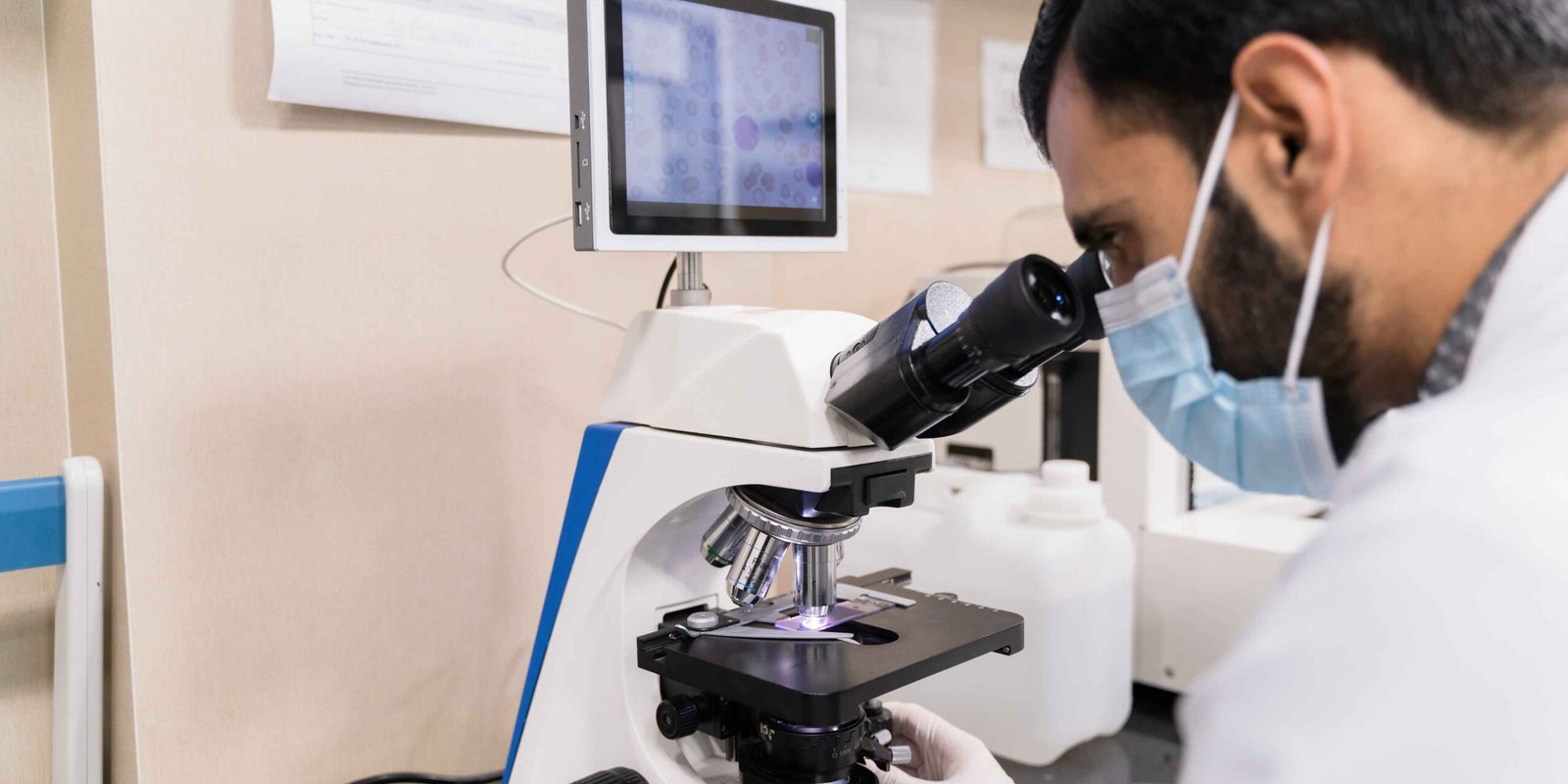 Modern pathology lab at Shifa Al Jazeera Medical Centre in Rolla, Sharjah with advanced diagnostic equipment.