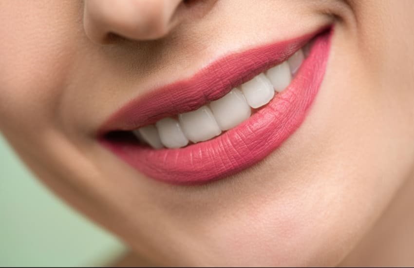 Smile transformation treatment by cosmetic dentist in Sharjah